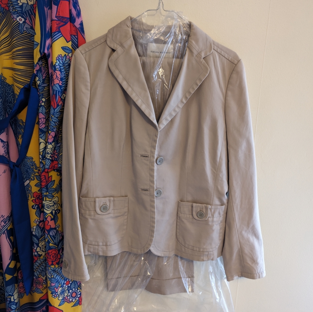 Banana Republic Tan 2 Button Suit sz 8